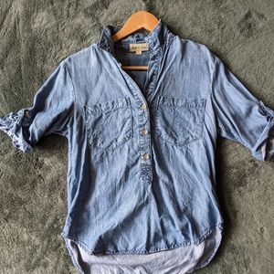 Cloth and Stone dual pocket jean blouse